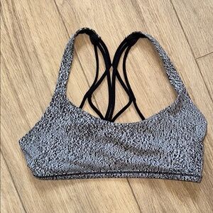 LULULEMON Free To Be Wild Black & White Size 4 Crisscross Strap Back Sports Bra